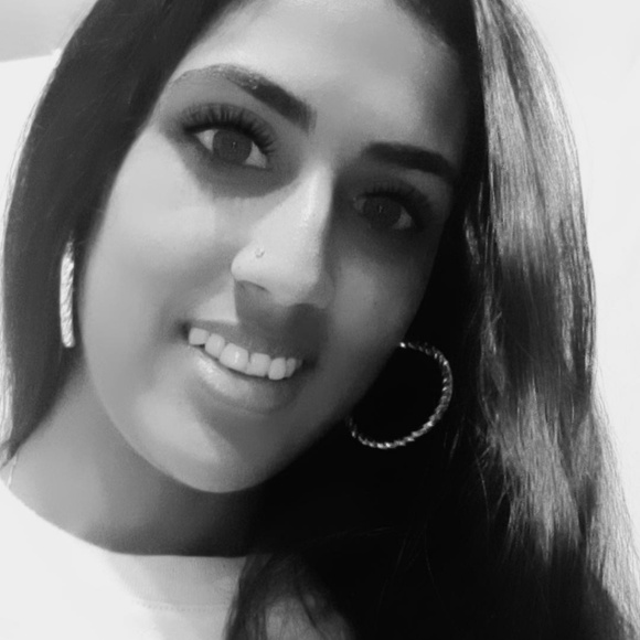 Meet your Posh Ambassador II, Cheryl-Ann - Picture 3 of 3